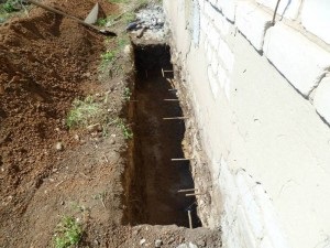 Cum de a consolida fundația în cazul în care există o fisură pe perete