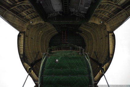 Cum se construiește avionul AN-124-100-Ruslan, cum se face?