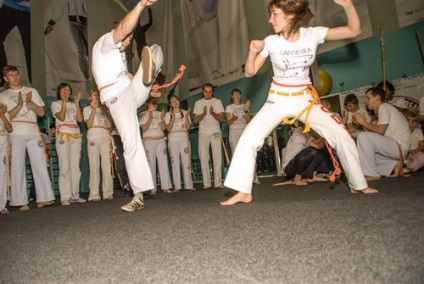 Capoeira este o lecție de dans sau luptă de învățare capoeira - video, capoeira de luptă pentru începători,