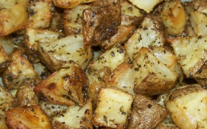 Cartofi într-un stil de țară în cuptor