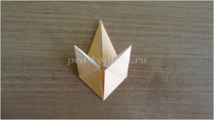 Maple frunze din hârtie în tehnica origami