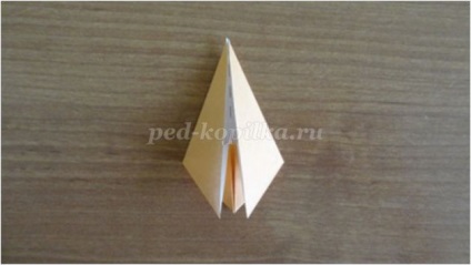 Maple frunze din hârtie în tehnica origami