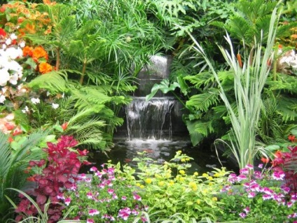 Красиві штучні водоспади в саду
