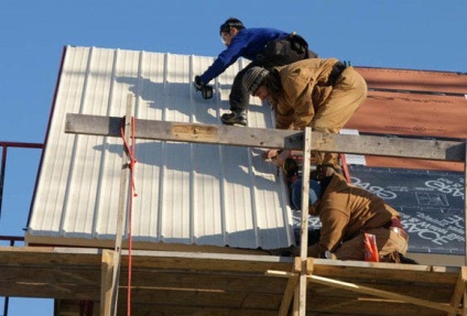 Prin acoperirea acoperișului cu carton ondulat