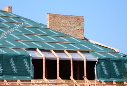Placa de acoperis pentru metal, dispozitivul unui acoperiș cald