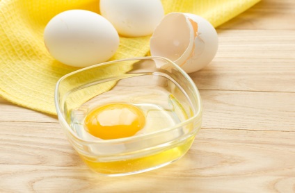 Masca de proteine ​​pentru fata pe baza de oua la domiciliu, recenzii, de la curatare acnee de la biciuit