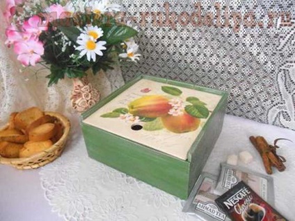 Master class pe decoupage pe cutie de ceai din lemn cu ornament tridimensional