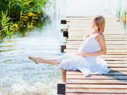 Чи можна купатися вагітним в річці або озері на ранніх або пізніх термінах вагітності