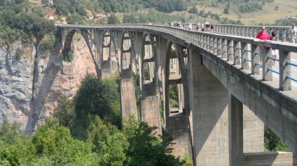 Наші в Чорногорії тут чоловіки не дарують подарунки і квіти, зате за цією ознакою легко можна