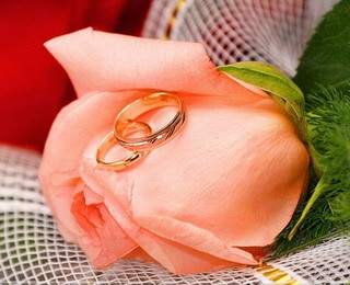 Inelul de nunta nu este un decor simplu! Felicitări tuturor!