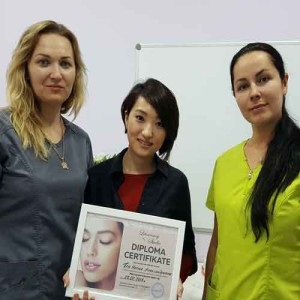 Training de make-up permanent (tatuaj), lumina studiata de gaz