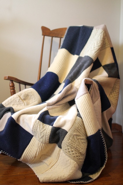 Pătură fabricată din haine vechi și pulovere