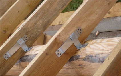 поддържащите греди - един от най-важните части в строителството на къщи, бани и други дървесни видове