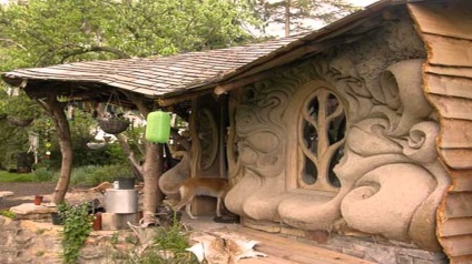 Оригінальні споруди для дачі з глини своїми руками