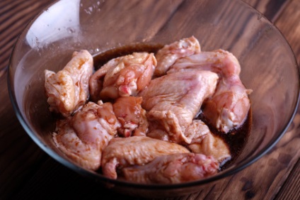 Fűszeres csirkeszárnyak Worcestershire szósz, főzés elegancia