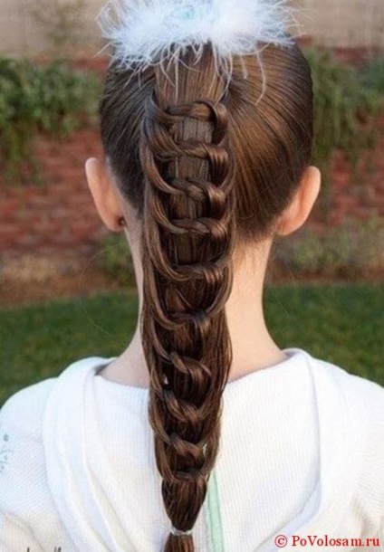 Зачіски дівчинці на випускний в садок фото