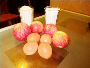 O simplă carlotte cu mere în cuptor - o rețetă pas cu pas cu o fotografie