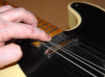 Регулювання прогину грифа шляхом відбудови анкерного стержня, гітаршкола