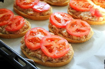 Рецепт гарячих бутербродів з фаршем в духовці