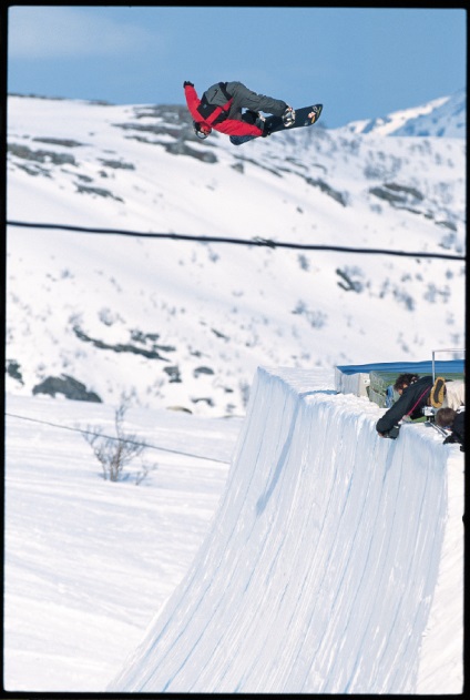 Milionar roșu Shaun White - snowboard și noul portal școlar