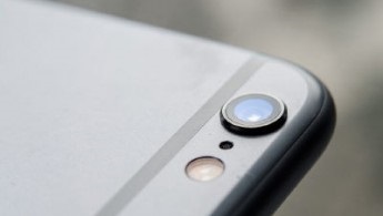 Rusă dat în judecată pentru măr din cauza fraudei cu suma de memorie iphone