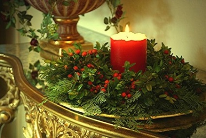 Різдвяний вінок - прикраса будинку до Різдва і Нового року