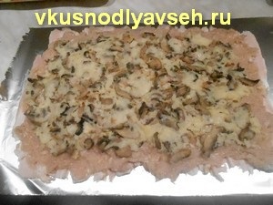 Roll darált csirkemell gombás töltelékkel, lépésről lépésre recept fotók