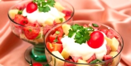 Salata cu cârnați și roșii este simplă și gustoasă!