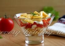 Salata cu cârnați și roșii - rețetă cu o fotografie