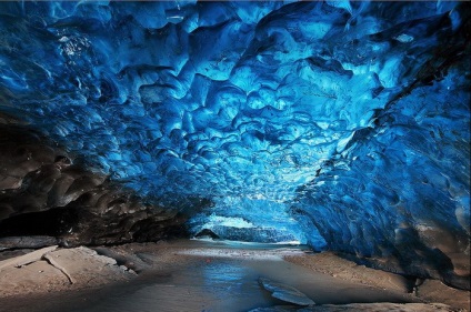 Ziduri de safir din peștera de gheață skaftafell - una dintre atracțiile din Islanda