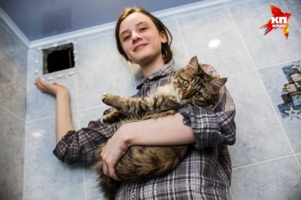 Школярка з Челябінська врятувала кішку, яка 10 днів просиділа в вентиляційній шахті багатоповерхівки