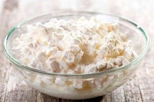 Mennyit tud tárolni a sajtot a hűtő és fagyasztó (túró) Mennyit tud tárolni a sajtot a hűtő és fagyasztó