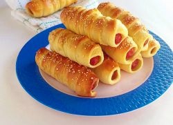 Cârnați în testul cuptorului (rețetă test rețetă cuptor) Cârnați în testul cuptorului