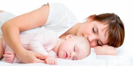 Somnul comun al părinților cu un copil este tot pentru și împotriva