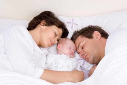 Somnul comun al părinților cu un copil este tot pentru și împotriva