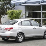 Comparați videoclipurile video Hyundai Solaris și Nissan Almera 2016