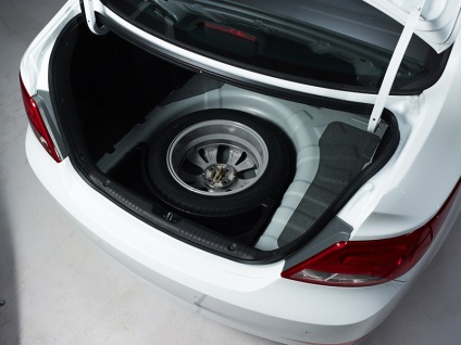Összehasonlítás Hyundai Solaris és Nissan Almera 2016 kiemelt fotóját (2016) Összehasonlítás Hyundai Solaris és Nissan Almera 2016 fotó kiemeli