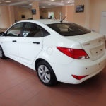 Comparați videoclipurile video Hyundai Solaris și Nissan Almera 2016