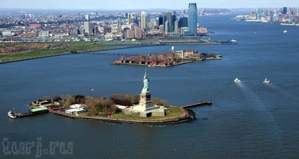 Сша, нью-йорк острів свободи - в гостях у леді liberty