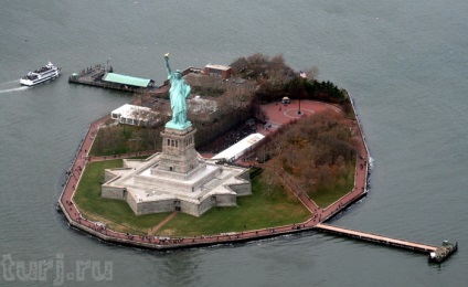 Сша, нью-йорк острів свободи - в гостях у леді liberty