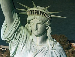 Статуя свободи - горда леді зі сталі та міді