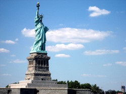Статуя свободи - горда леді зі сталі та міді