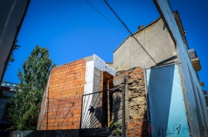 Építőipari közelében Odessa „house-fal” továbbra emelt épület nőtt - időzítő