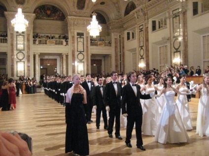 Toată lumea dansează! Bile de sezon de la Viena