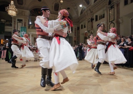 Toată lumea dansează! Bile de sezon de la Viena