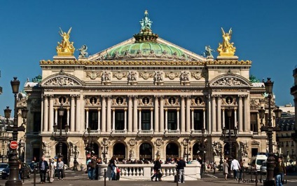 Teatrul Grand Opera din Paris este cel mai mare teatru din lume