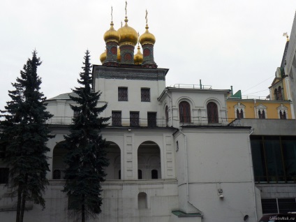 Palatul Terem al Kremlinului Moscova cu Catedrala Verkhospasskiy