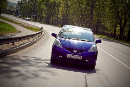 Mitsubishi colt vs. jazda jazz (Mitsubishi Colt și jazzul Honda) au fost testate