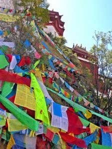 Mantrele tibetane sunt practici puternice ale călugărilor care ascultă online