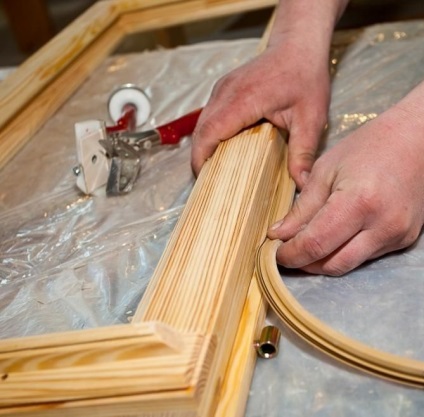 Încălzirea ferestrelor din lemn pentru iarnă, repararea lambelor vechi cu mâinile lor
